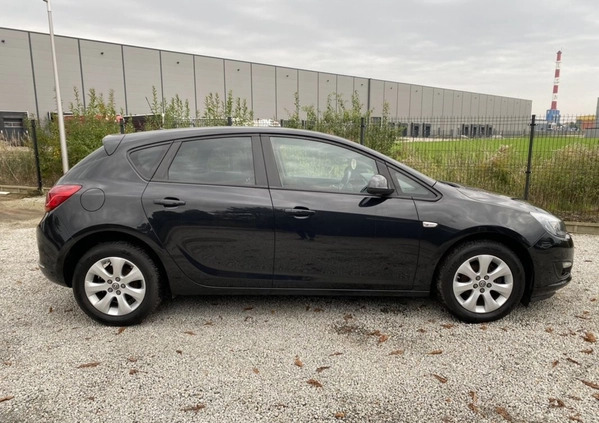 Opel Astra cena 37999 przebieg: 173000, rok produkcji 2015 z Rumia małe 667